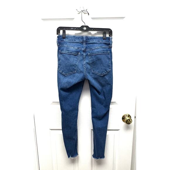 Gap Universal Leggings, Distressed Dark Wash, Cropped Length, 
Size 27 or 4 - Picture 3 of 3